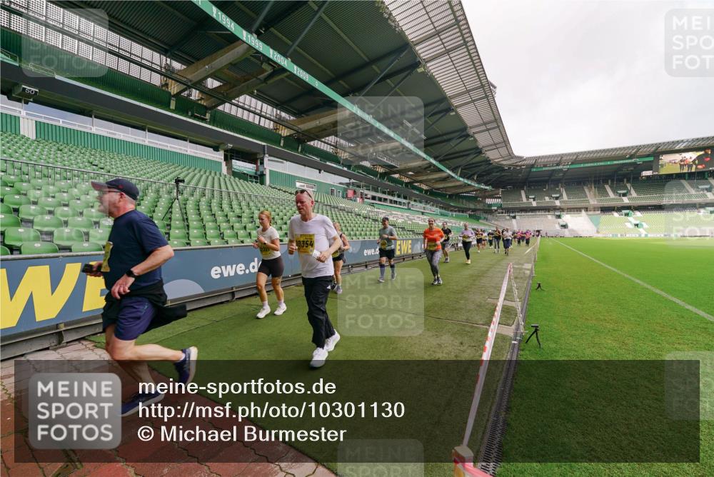 13.09.2026 - 21. swb-Marathon Bremen Michael Burmester http://msf.ph/oto/10301130 13.09.2026 10:43:26 Laufen im Stadion 10002, 10004, 10005, 10148, 10271, 10303, 10325, 10330, 10335, 10361, 10362, 10395, 10396, 10402, 10459, 10474, 10490, 10491, 10513, 10519, 10557, 10572, 10605, 10606, 10629, 10665, 10752, 10756, 10773, 10779, 10784, 10805, 10854, 10880, 10882, 10899, 10900, 10997, 11026, 11027, 11041, 11078, 11084, 11085, 11090, 11097, 11098, 11140, 11173, 11192, 11217, 11264, 11274, 11307, 11333, 11337, 11355, 11408, 11448, 11456, 11461, 11482 meine-sportfotos.de