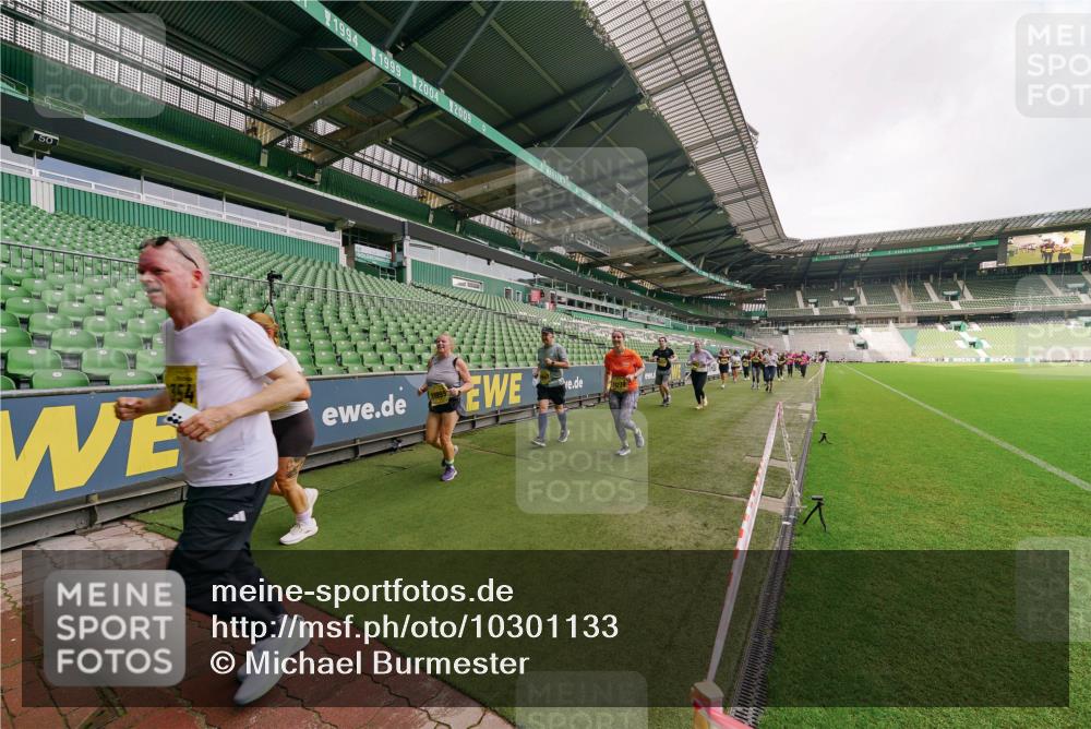 13.09.2026 - 21. swb-Marathon Bremen Michael Burmester http://msf.ph/oto/10301133 13.09.2026 10:43:27 Laufen im Stadion 10002, 10004, 10005, 10148, 10271, 10295, 10303, 10325, 10330, 10335, 10361, 10362, 10395, 10396, 10402, 10459, 10474, 10490, 10491, 10513, 10519, 10557, 10572, 10605, 10606, 10629, 10665, 10752, 10756, 10773, 10779, 10784, 10805, 10854, 10880, 10882, 10899, 10900, 10997, 11026, 11027, 11041, 11078, 11084, 11085, 11090, 11097, 11098, 11140, 11173, 11192, 11217, 11264, 11274, 11307, 11333, 11337, 11355, 11408, 11448, 11456, 11461, 11482 meine-sportfotos.de
