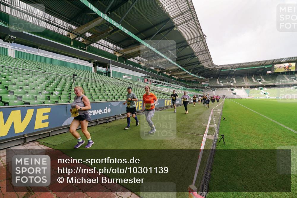 13.09.2026 - 21. swb-Marathon Bremen Michael Burmester http://msf.ph/oto/10301139 13.09.2026 10:43:28 Laufen im Stadion 10002, 10004, 10005, 10148, 10271, 10295, 10303, 10325, 10330, 10335, 10361, 10362, 10395, 10396, 10402, 10459, 10474, 10490, 10491, 10513, 10519, 10557, 10572, 10605, 10606, 10629, 10665, 10752, 10756, 10773, 10779, 10784, 10805, 10854, 10880, 10882, 10899, 10900, 10997, 10999, 11026, 11027, 11041, 11078, 11084, 11085, 11090, 11097, 11098, 11140, 11173, 11192, 11217, 11233, 11264, 11274, 11307, 11333, 11337, 11355, 11408, 11448, 11456, 11461, 11482 meine-sportfotos.de