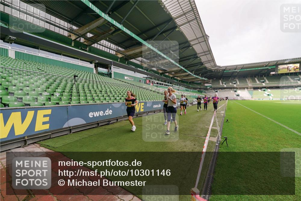 13.09.2026 - 21. swb-Marathon Bremen Michael Burmester http://msf.ph/oto/10301146 13.09.2026 10:43:34 Laufen im Stadion 10002, 10004, 10005, 10148, 10271, 10295, 10303, 10325, 10330, 10335, 10361, 10362, 10395, 10396, 10402, 10459, 10474, 10490, 10491, 10513, 10557, 10572, 10605, 10606, 10629, 10665, 10752, 10756, 10773, 10779, 10784, 10805, 10854, 10880, 10882, 10899, 10900, 10997, 10999, 11026, 11027, 11041, 11078, 11084, 11085, 11090, 11097, 11098, 11140, 11173, 11192, 11217, 11233, 11264, 11274, 11307, 11333, 11337, 11355, 11408, 11448, 11456, 11461, 11482 meine-sportfotos.de