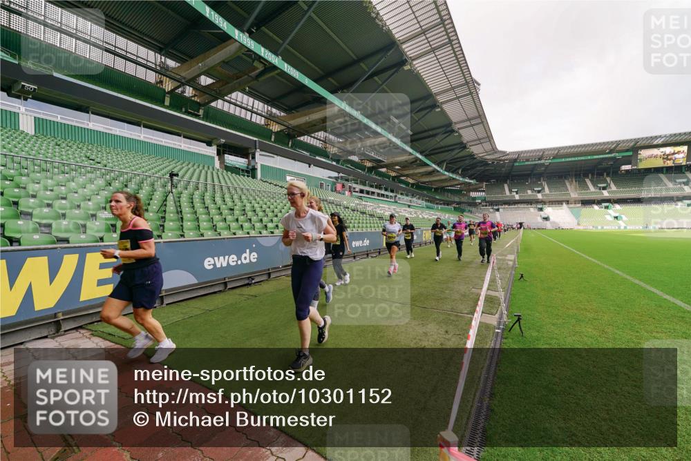13.09.2026 - 21. swb-Marathon Bremen Michael Burmester http://msf.ph/oto/10301152 13.09.2026 10:43:35 Laufen im Stadion 10002, 10004, 10005, 10148, 10271, 10295, 10303, 10325, 10330, 10335, 10361, 10362, 10395, 10396, 10402, 10459, 10474, 10490, 10491, 10513, 10557, 10572, 10605, 10606, 10629, 10665, 10752, 10756, 10773, 10779, 10784, 10805, 10854, 10880, 10882, 10899, 10900, 10997, 10999, 11026, 11027, 11041, 11078, 11084, 11085, 11090, 11097, 11098, 11140, 11173, 11192, 11217, 11233, 11264, 11274, 11307, 11333, 11337, 11355, 11408, 11448, 11456, 11461, 11482 meine-sportfotos.de