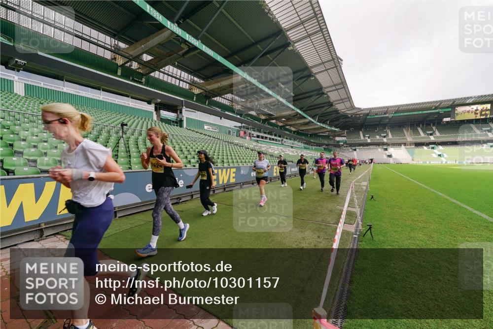 13.09.2026 - 21. swb-Marathon Bremen Michael Burmester http://msf.ph/oto/10301157 13.09.2026 10:43:35 Laufen im Stadion 10002, 10004, 10005, 10148, 10271, 10295, 10303, 10325, 10330, 10335, 10361, 10362, 10395, 10396, 10402, 10459, 10474, 10490, 10491, 10513, 10557, 10572, 10605, 10606, 10629, 10665, 10752, 10756, 10773, 10779, 10784, 10805, 10854, 10880, 10882, 10899, 10900, 10997, 10999, 11026, 11027, 11041, 11078, 11084, 11085, 11090, 11097, 11098, 11140, 11173, 11192, 11217, 11233, 11264, 11274, 11307, 11333, 11337, 11355, 11408, 11448, 11456, 11461, 11482 meine-sportfotos.de