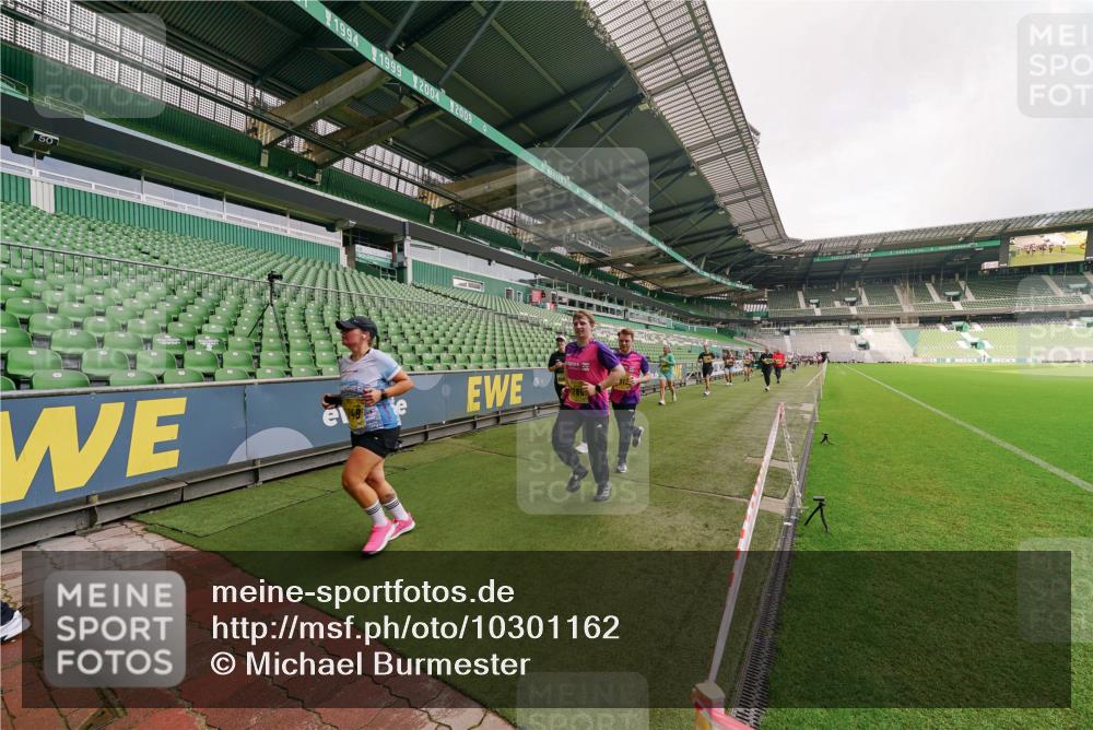 13.09.2026 - 21. swb-Marathon Bremen Michael Burmester http://msf.ph/oto/10301162 13.09.2026 10:43:37 Laufen im Stadion 10002, 10004, 10005, 10148, 10176, 10271, 10295, 10303, 10325, 10330, 10335, 10361, 10362, 10395, 10396, 10402, 10459, 10474, 10490, 10491, 10513, 10557, 10572, 10605, 10606, 10629, 10665, 10752, 10756, 10773, 10779, 10784, 10805, 10854, 10880, 10882, 10899, 10900, 10997, 10999, 11026, 11027, 11041, 11078, 11084, 11085, 11090, 11097, 11098, 11140, 11173, 11192, 11217, 11233, 11264, 11274, 11307, 11333, 11337, 11355, 11385, 11408, 11448, 11456, 11461, 11482 meine-sportfotos.de