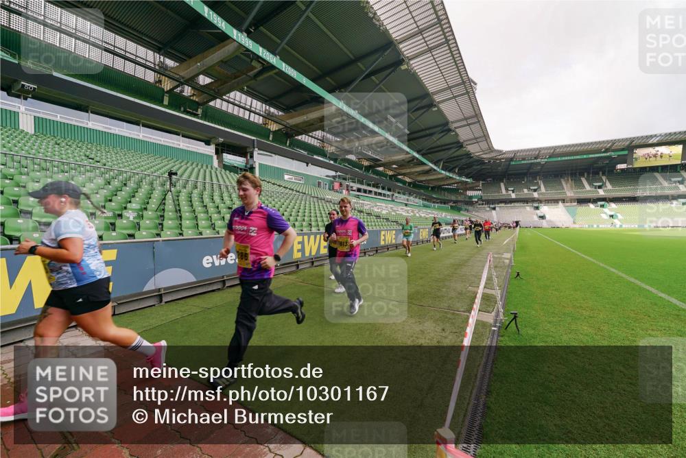 13.09.2026 - 21. swb-Marathon Bremen Michael Burmester http://msf.ph/oto/10301167 13.09.2026 10:43:38 Laufen im Stadion 10002, 10004, 10005, 10148, 10176, 10271, 10295, 10303, 10325, 10330, 10335, 10361, 10362, 10395, 10396, 10402, 10459, 10474, 10490, 10491, 10513, 10557, 10572, 10605, 10606, 10629, 10665, 10752, 10756, 10773, 10779, 10784, 10805, 10854, 10880, 10882, 10899, 10900, 10997, 10999, 11026, 11027, 11041, 11078, 11090, 11097, 11098, 11140, 11173, 11192, 11217, 11233, 11264, 11274, 11307, 11333, 11337, 11355, 11385, 11408, 11448, 11456, 11461, 11482, 11943 meine-sportfotos.de