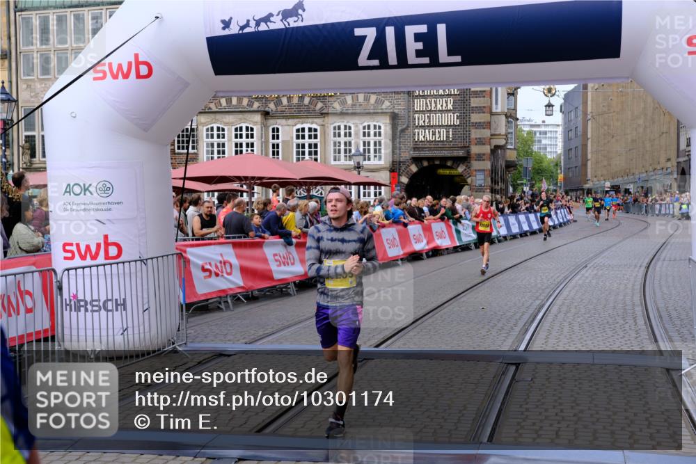 13.09.2026 - 21. swb-Marathon Bremen Tim E. http://msf.ph/oto/10301174 13.09.2026 10:43:06 Ziel 10235, 10312, 10816, 10988, 12281, 13580 meine-sportfotos.de