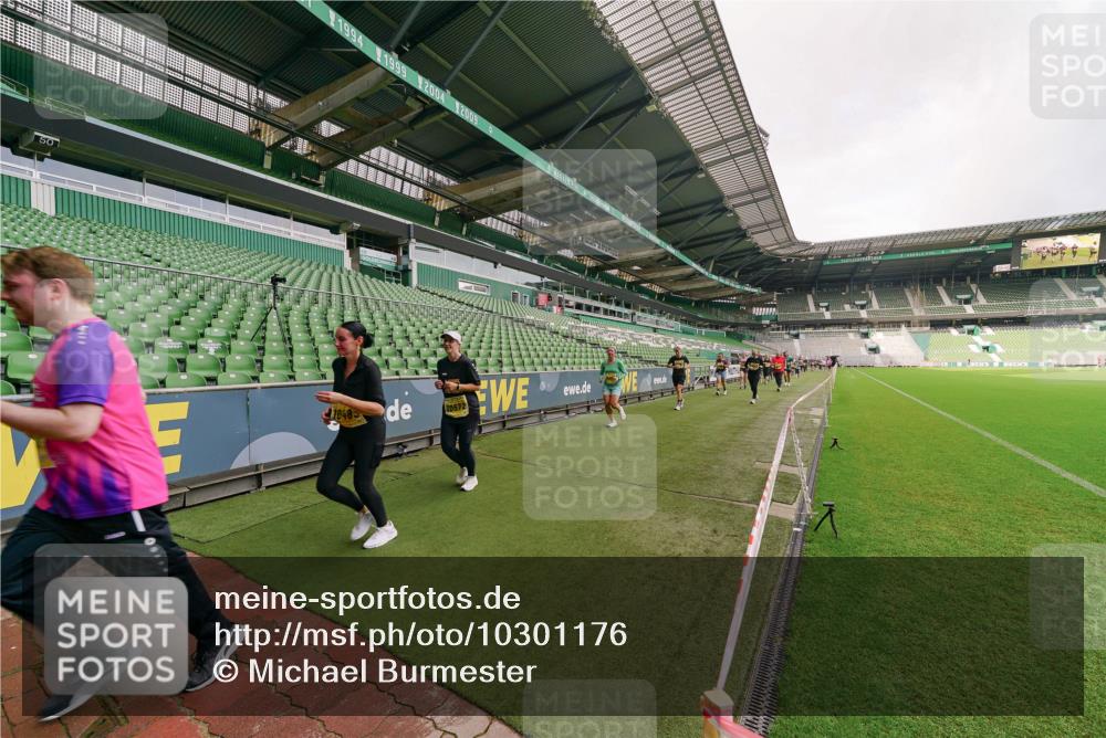 13.09.2026 - 21. swb-Marathon Bremen Michael Burmester http://msf.ph/oto/10301176 13.09.2026 10:43:39 Laufen im Stadion 10002, 10004, 10005, 10148, 10176, 10271, 10295, 10303, 10325, 10330, 10335, 10361, 10362, 10395, 10396, 10402, 10459, 10474, 10490, 10491, 10513, 10557, 10572, 10605, 10606, 10629, 10665, 10752, 10756, 10773, 10779, 10784, 10805, 10854, 10880, 10882, 10899, 10900, 10997, 10999, 11026, 11027, 11041, 11078, 11090, 11097, 11098, 11140, 11173, 11192, 11217, 11233, 11264, 11274, 11307, 11333, 11337, 11355, 11385, 11408, 11448, 11456, 11461, 11482, 11943 meine-sportfotos.de