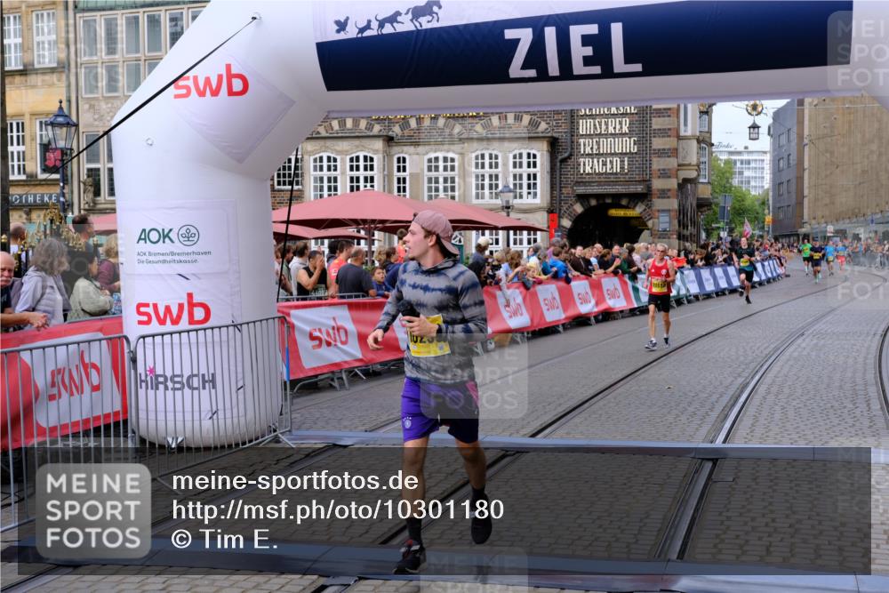13.09.2026 - 21. swb-Marathon Bremen Tim E. http://msf.ph/oto/10301180 13.09.2026 10:43:07 Ziel 10235, 10312, 10816, 10988, 12281, 13580 meine-sportfotos.de