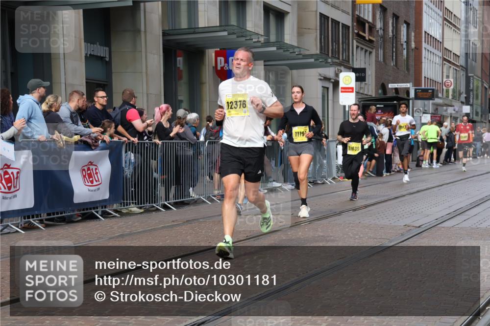 13.09.2026 - 21. swb-Marathon Bremen Strokosch-Dieckow http://msf.ph/oto/10301181 13.09.2026 10:49:20 Ziel 10709, 10739, 10835, 10846, 10910, 11007, 11092, 11191, 11635, 11717, 10253, 10293, 10294, 10392, 10514, 10566, 10655, 11316, 11567, 11621, 11891, 11896, 11984, 12132, 12149, 12350, 12376, 12450, 12529, 13577 meine-sportfotos.de