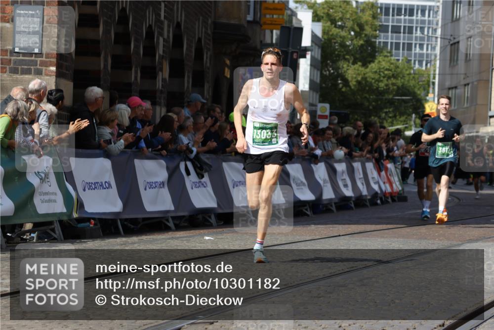 13.09.2026 - 21. swb-Marathon Bremen Strokosch-Dieckow http://msf.ph/oto/10301182 13.09.2026 12:51:19 Ziel 1214, 1453, 1639, 3617, 13033 meine-sportfotos.de