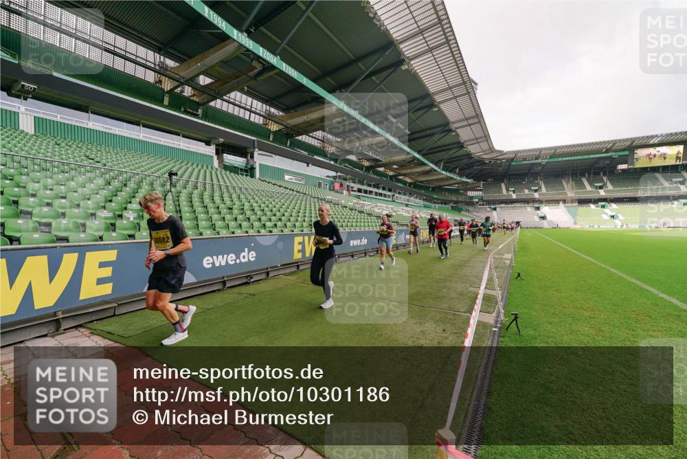 13.09.2026 - 21. swb-Marathon Bremen Michael Burmester http://msf.ph/oto/10301186 13.09.2026 10:43:44 Laufen im Stadion 10002, 10004, 10005, 10176, 10271, 10295, 10303, 10325, 10330, 10335, 10361, 10362, 10402, 10459, 10474, 10490, 10491, 10513, 10557, 10572, 10605, 10606, 10629, 10665, 10752, 10756, 10773, 10779, 10784, 10805, 10854, 10880, 10882, 10899, 10900, 10997, 10999, 11026, 11027, 11041, 11078, 11090, 11140, 11173, 11192, 11217, 11233, 11264, 11274, 11307, 11333, 11337, 11355, 11385, 11408, 11448, 11456, 11461, 11482, 11943, 12334 meine-sportfotos.de