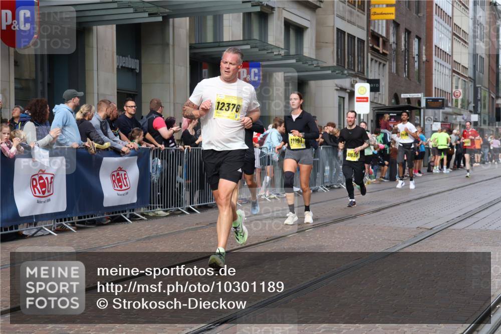 13.09.2026 - 21. swb-Marathon Bremen Strokosch-Dieckow http://msf.ph/oto/10301189 13.09.2026 10:49:20 Ziel 10709, 10739, 10835, 10846, 10910, 11007, 11092, 11191, 11635, 11717, 10253, 10293, 10294, 10392, 10514, 10566, 10655, 11316, 11567, 11621, 11891, 11896, 11984, 12132, 12149, 12350, 12376, 12450, 12529, 13577 meine-sportfotos.de