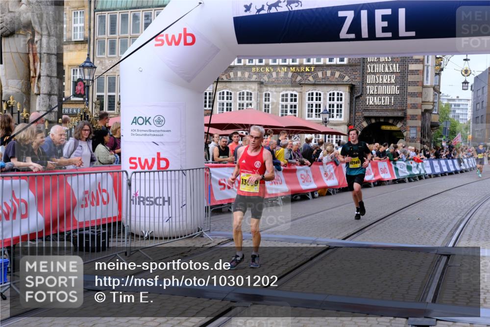 13.09.2026 - 21. swb-Marathon Bremen Tim E. http://msf.ph/oto/10301202 13.09.2026 10:43:10 Ziel 10235, 10336, 10816, 10988, 11442, 13580 meine-sportfotos.de