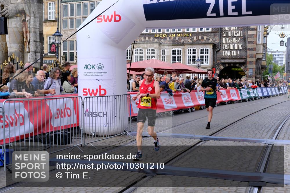 13.09.2026 - 21. swb-Marathon Bremen Tim E. http://msf.ph/oto/10301210 13.09.2026 10:43:10 Ziel 10235, 10336, 10816, 10988, 11442, 13580 meine-sportfotos.de