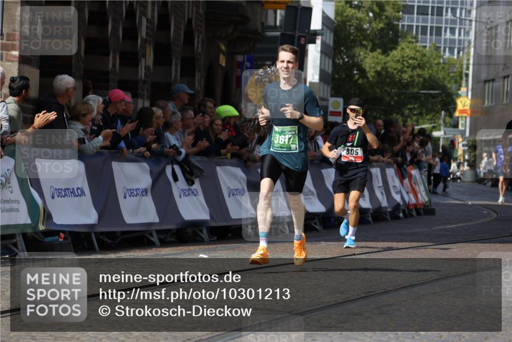 13.09.2026 - 21. swb-Marathon Bremen Strokosch-Dieckow http://msf.ph/oto/10301213 13.09.2026 12:51:22 Ziel 1214, 1453, 1639, 3617 meine-sportfotos.de