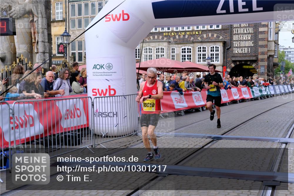 13.09.2026 - 21. swb-Marathon Bremen Tim E. http://msf.ph/oto/10301217 13.09.2026 10:43:11 Ziel 10235, 10336, 10816, 10988, 11442, 13580 meine-sportfotos.de