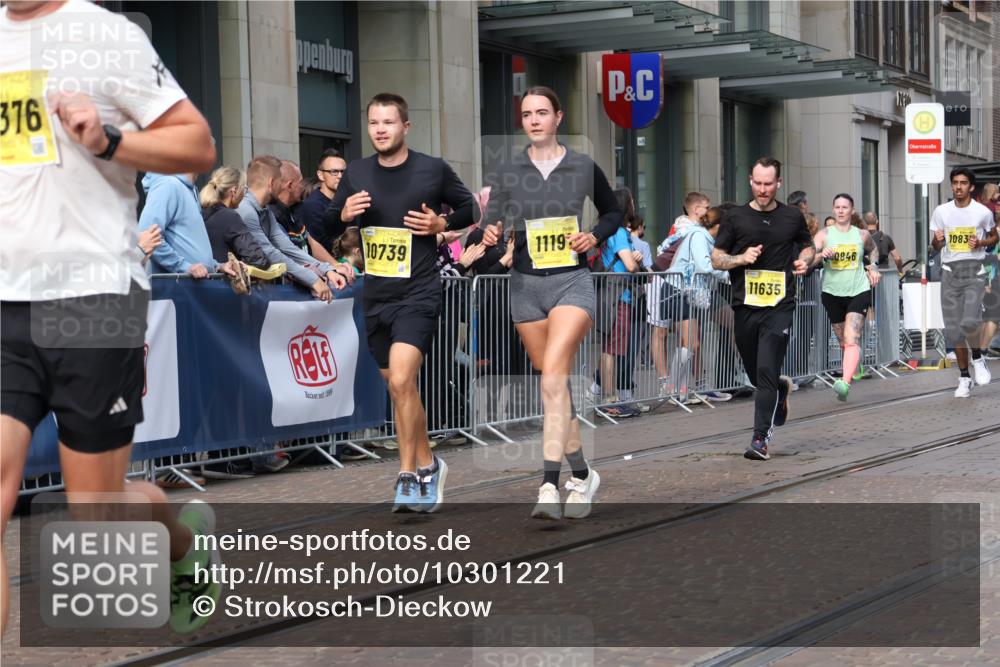 13.09.2026 - 21. swb-Marathon Bremen Strokosch-Dieckow http://msf.ph/oto/10301221 13.09.2026 10:49:21 Ziel 10709, 10739, 10835, 10846, 10910, 11007, 11092, 11183, 11191, 11635, 11717, 10294, 10392, 10514, 10566, 10655, 10846, 11316, 11567, 11621, 11891, 11896, 11984, 12132, 12149, 12350, 12376, 12450, 12529, 13577 meine-sportfotos.de