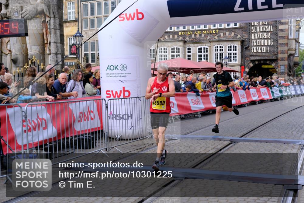 13.09.2026 - 21. swb-Marathon Bremen Tim E. http://msf.ph/oto/10301225 13.09.2026 10:43:11 Ziel 10235, 10336, 10816, 10988, 11442, 13580 meine-sportfotos.de