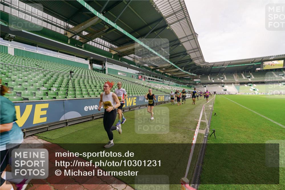 13.09.2026 - 21. swb-Marathon Bremen Michael Burmester http://msf.ph/oto/10301231 13.09.2026 10:43:56 Laufen im Stadion 10002, 10004, 10005, 10176, 10191, 10192, 10271, 10295, 10303, 10325, 10335, 10361, 10362, 10402, 10459, 10474, 10491, 10513, 10557, 10572, 10605, 10606, 10629, 10752, 10756, 10773, 10779, 10784, 10805, 10880, 10882, 10899, 10900, 10997, 10999, 11026, 11041, 11173, 11217, 11233, 11264, 11274, 11307, 11333, 11337, 11355, 11385, 11408, 11448, 11456, 11461, 11482, 11629, 11943, 12311, 12334 meine-sportfotos.de