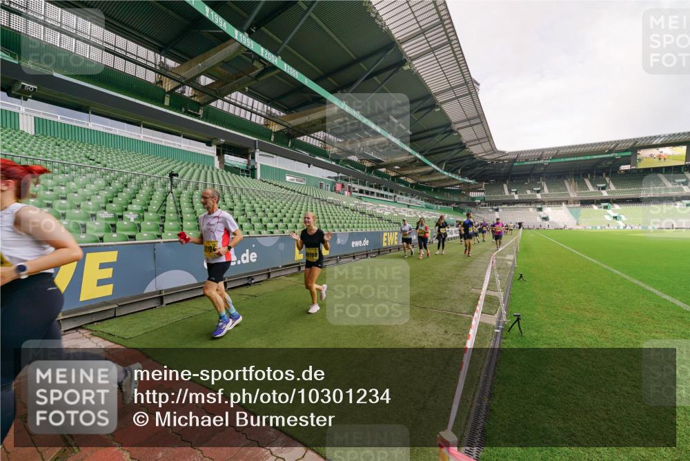 13.09.2026 - 21. swb-Marathon Bremen Michael Burmester http://msf.ph/oto/10301234 13.09.2026 10:43:57 Laufen im Stadion 10002, 10004, 10005, 10176, 10191, 10192, 10271, 10295, 10303, 10325, 10335, 10361, 10362, 10402, 10459, 10474, 10491, 10513, 10557, 10572, 10605, 10606, 10629, 10752, 10756, 10773, 10779, 10784, 10805, 10880, 10882, 10899, 10900, 10997, 10999, 11041, 11173, 11217, 11233, 11264, 11274, 11307, 11333, 11337, 11355, 11385, 11408, 11448, 11456, 11461, 11482, 11629, 11943, 12311, 12334 meine-sportfotos.de