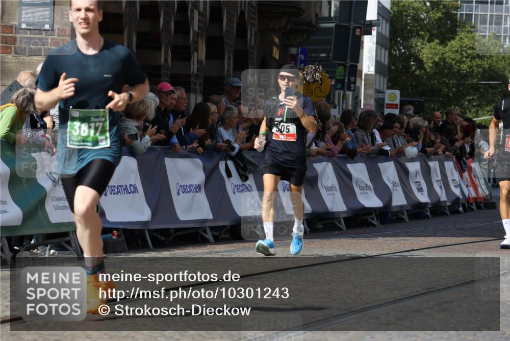13.09.2026 - 21. swb-Marathon Bremen Strokosch-Dieckow http://msf.ph/oto/10301243 13.09.2026 12:51:23 Ziel 1214, 1453, 1639 meine-sportfotos.de