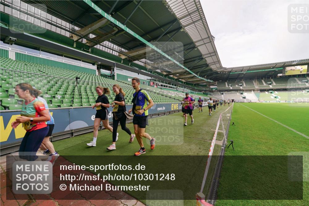 13.09.2026 - 21. swb-Marathon Bremen Michael Burmester http://msf.ph/oto/10301248 13.09.2026 10:44:02 Laufen im Stadion 10002, 10004, 10005, 10176, 10191, 10192, 10271, 10295, 10303, 10325, 10335, 10361, 10362, 10402, 10459, 10474, 10491, 10513, 10557, 10572, 10605, 10606, 10629, 10756, 10773, 10779, 10784, 10805, 10880, 10882, 10899, 10900, 10997, 10999, 11173, 11217, 11233, 11264, 11274, 11307, 11333, 11337, 11355, 11385, 11408, 11448, 11456, 11461, 11482, 11629, 11943, 12311, 12321, 12334 meine-sportfotos.de