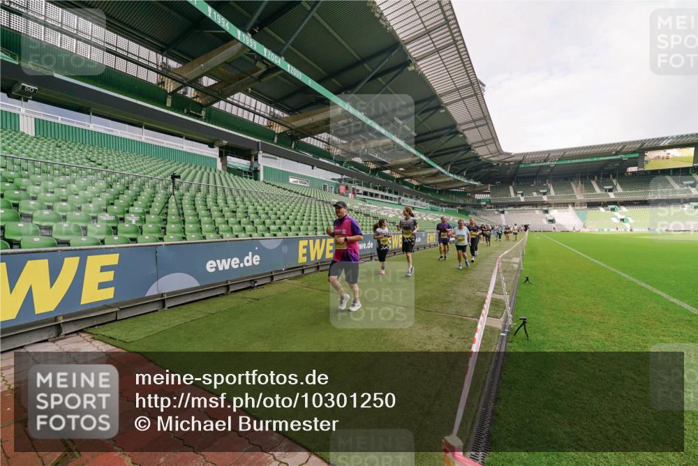 13.09.2026 - 21. swb-Marathon Bremen Michael Burmester http://msf.ph/oto/10301250 13.09.2026 10:44:03 Laufen im Stadion 10002, 10004, 10005, 10176, 10191, 10192, 10271, 10295, 10303, 10325, 10335, 10361, 10362, 10402, 10459, 10474, 10491, 10513, 10557, 10572, 10605, 10606, 10629, 10713, 10756, 10773, 10779, 10784, 10805, 10880, 10882, 10899, 10900, 10997, 10999, 11173, 11217, 11233, 11264, 11274, 11307, 11333, 11337, 11355, 11385, 11408, 11448, 11456, 11461, 11482, 11629, 11943, 12311, 12321, 12334 meine-sportfotos.de