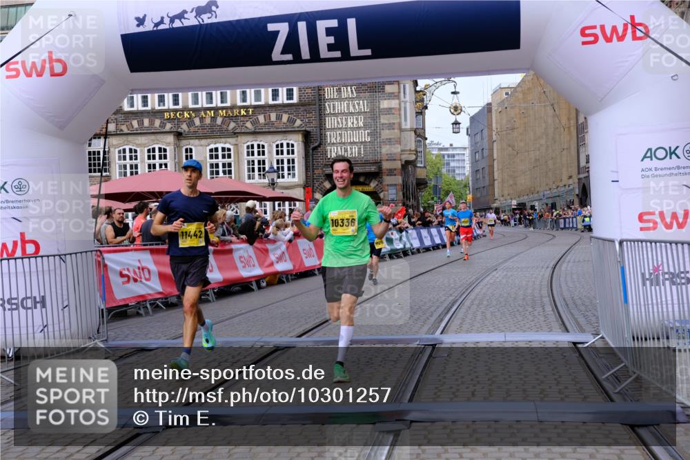 13.09.2026 - 21. swb-Marathon Bremen Tim E. http://msf.ph/oto/10301257 13.09.2026 10:43:18 Ziel 10235, 10336, 10988, 11042, 11143, 11265, 11442, 12053, 13523, 13580 meine-sportfotos.de