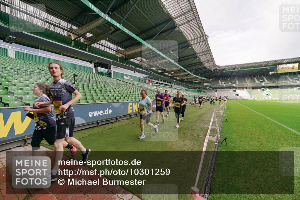 13.09.2026 - 21. swb-Marathon Bremen Michael Burmester http://msf.ph/oto/10301259 13.09.2026 10:44:06 Laufen im Stadion 10002, 10004, 10005, 10176, 10191, 10192, 10271, 10295, 10325, 10335, 10361, 10362, 10402, 10459, 10474, 10491, 10513, 10557, 10572, 10605, 10606, 10629, 10679, 10713, 10756, 10773, 10779, 10784, 10805, 10880, 10882, 10899, 10900, 10997, 10999, 11173, 11217, 11233, 11264, 11274, 11307, 11333, 11337, 11355, 11385, 11408, 11448, 11456, 11461, 11482, 11629, 11943, 12151, 12311, 12321, 12334 meine-sportfotos.de
