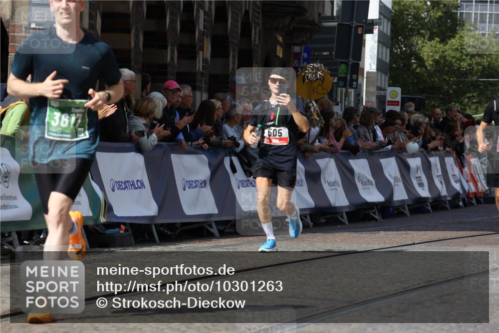 13.09.2026 - 21. swb-Marathon Bremen Strokosch-Dieckow http://msf.ph/oto/10301263 13.09.2026 12:51:23 Ziel 1214, 1453, 1639 meine-sportfotos.de