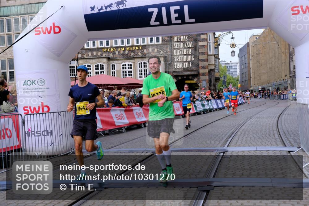 13.09.2026 - 21. swb-Marathon Bremen Tim E. http://msf.ph/oto/10301270 13.09.2026 10:43:19 Ziel 10336, 10988, 11042, 11143, 11265, 11442, 11632, 12053, 13523, 13580 meine-sportfotos.de