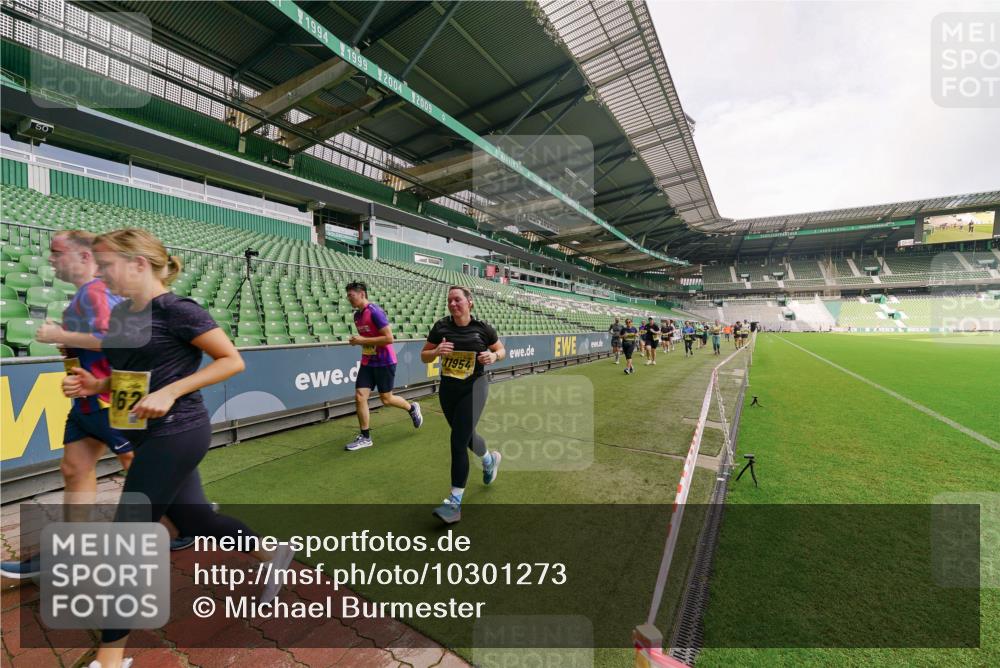 13.09.2026 - 21. swb-Marathon Bremen Michael Burmester http://msf.ph/oto/10301273 13.09.2026 10:44:08 Laufen im Stadion 10002, 10004, 10005, 10176, 10191, 10192, 10271, 10295, 10325, 10335, 10361, 10362, 10402, 10459, 10474, 10491, 10513, 10557, 10572, 10605, 10606, 10629, 10679, 10713, 10756, 10773, 10779, 10784, 10805, 10880, 10882, 10899, 10900, 10997, 10999, 11081, 11173, 11217, 11233, 11264, 11274, 11307, 11333, 11337, 11355, 11385, 11408, 11448, 11456, 11461, 11482, 11495, 11629, 11932, 11943, 12151, 12226, 12311, 12321, 12334 meine-sportfotos.de