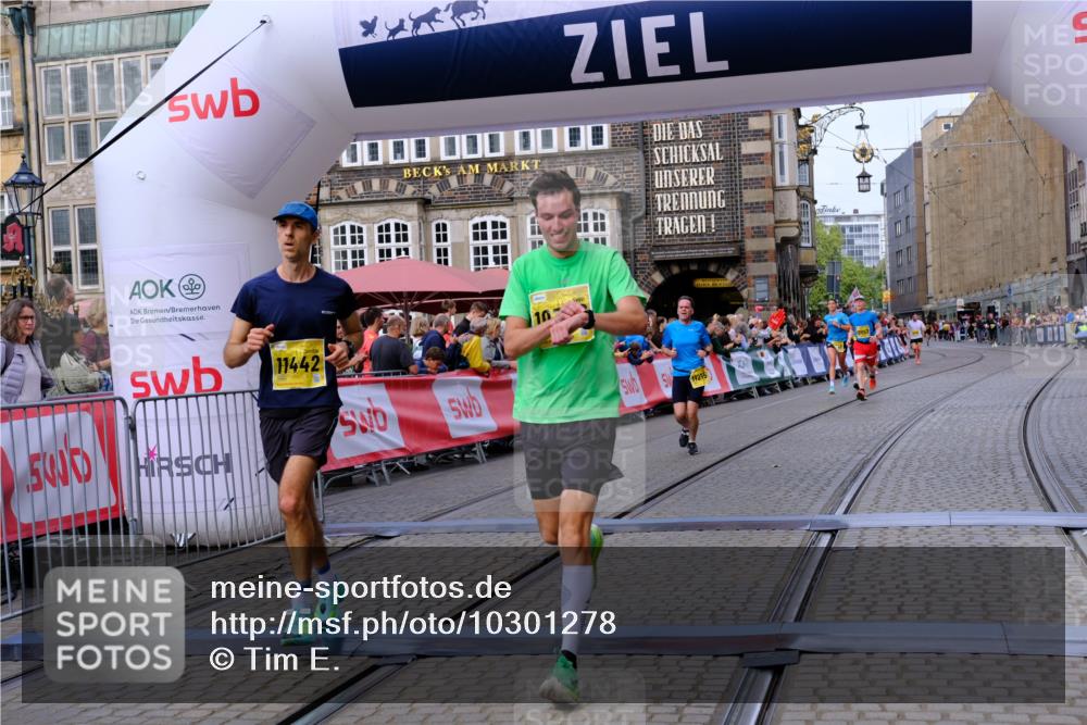 13.09.2026 - 21. swb-Marathon Bremen Tim E. http://msf.ph/oto/10301278 13.09.2026 10:43:19 Ziel 10336, 10988, 11042, 11143, 11265, 11442, 11632, 12053, 13523, 13580 meine-sportfotos.de