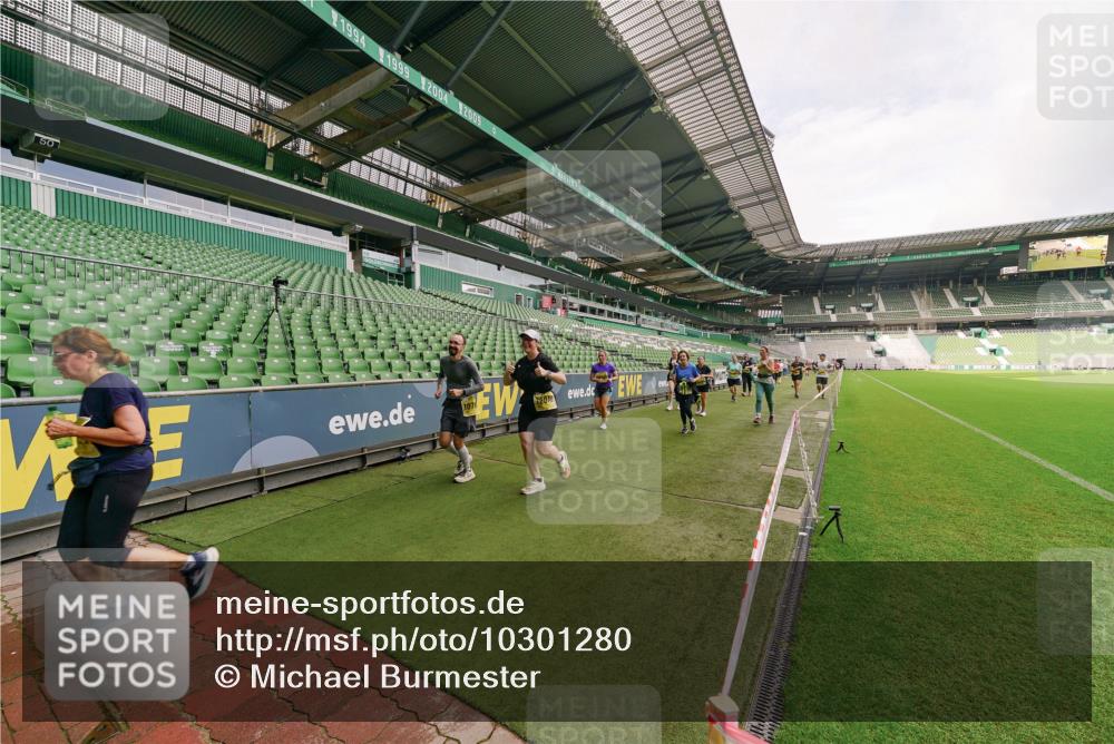13.09.2026 - 21. swb-Marathon Bremen Michael Burmester http://msf.ph/oto/10301280 13.09.2026 10:44:13 Laufen im Stadion 10002, 10004, 10005, 10176, 10191, 10192, 10271, 10295, 10325, 10335, 10361, 10362, 10402, 10459, 10474, 10513, 10557, 10572, 10605, 10606, 10629, 10679, 10713, 10756, 10779, 10784, 10805, 10882, 10899, 10900, 10997, 10999, 11081, 11173, 11217, 11233, 11264, 11274, 11307, 11333, 11337, 11355, 11385, 11408, 11448, 11456, 11461, 11482, 11495, 11629, 11932, 11943, 12151, 12226, 12311, 12321, 12334 meine-sportfotos.de