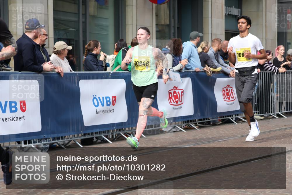 13.09.2026 - 21. swb-Marathon Bremen Strokosch-Dieckow http://msf.ph/oto/10301282 13.09.2026 10:49:25 Ziel 10508, 10709, 10835, 10910, 10966, 11005, 11007, 11035, 11092, 11183, 11717, 12380, 10294, 10392, 10514, 10655, 10739, 10835, 10846, 10910, 11191, 11316, 11567, 11621, 11635, 11896, 11984, 12132, 12149, 12376, 12450, 12529, 13577 meine-sportfotos.de