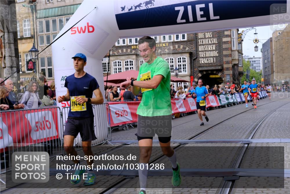13.09.2026 - 21. swb-Marathon Bremen Tim E. http://msf.ph/oto/10301286 13.09.2026 10:43:19 Ziel 10336, 10988, 11042, 11143, 11265, 11442, 11632, 12053, 13523, 13580 meine-sportfotos.de
