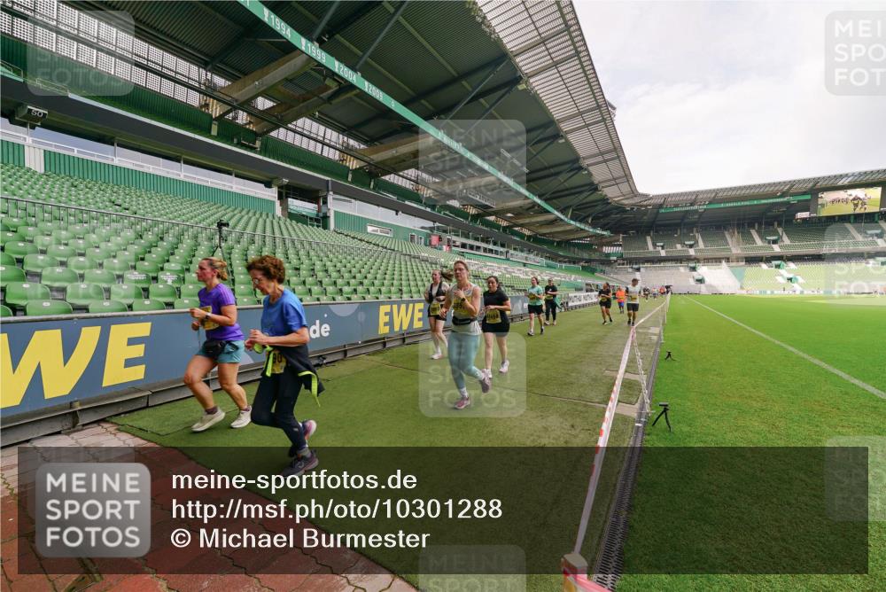 13.09.2026 - 21. swb-Marathon Bremen Michael Burmester http://msf.ph/oto/10301288 13.09.2026 10:44:16 Laufen im Stadion 10002, 10004, 10005, 10176, 10191, 10192, 10271, 10295, 10325, 10335, 10361, 10362, 10402, 10459, 10474, 10513, 10572, 10605, 10606, 10629, 10679, 10713, 10756, 10779, 10882, 10899, 10900, 10997, 10999, 11081, 11173, 11217, 11233, 11264, 11274, 11307, 11333, 11337, 11355, 11385, 11408, 11448, 11456, 11461, 11482, 11495, 11629, 11932, 11943, 12151, 12226, 12311, 12321, 12334 meine-sportfotos.de