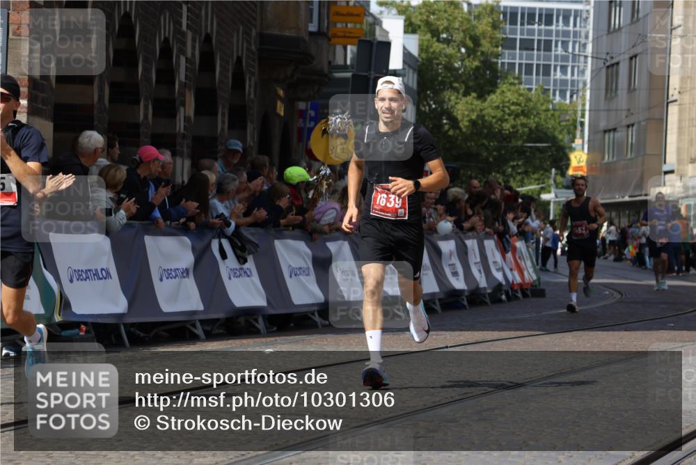13.09.2026 - 21. swb-Marathon Bremen Strokosch-Dieckow http://msf.ph/oto/10301306 13.09.2026 12:51:25 Ziel 858, 1453, 1639 meine-sportfotos.de