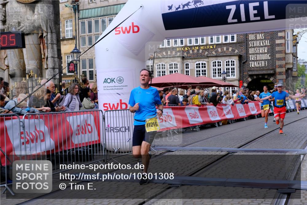 13.09.2026 - 21. swb-Marathon Bremen Tim E. http://msf.ph/oto/10301308 13.09.2026 10:43:22 Ziel 10336, 10988, 11042, 11143, 11265, 11442, 11632, 12053, 12469, 13523, 13580 meine-sportfotos.de