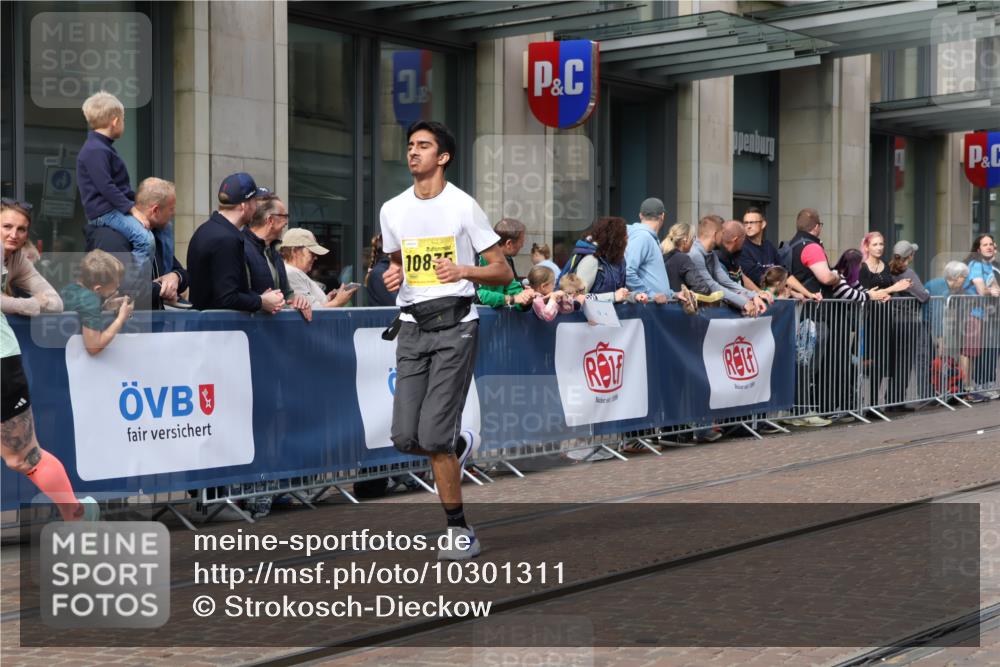 13.09.2026 - 21. swb-Marathon Bremen Strokosch-Dieckow http://msf.ph/oto/10301311 13.09.2026 10:49:26 Ziel 10508, 10593, 10709, 10966, 11005, 11007, 11035, 11092, 11183, 11717, 12380, 10294, 10392, 10514, 10655, 10739, 10835, 10846, 10910, 11191, 11316, 11567, 11621, 11635, 11896, 11984, 12132, 12149, 12376, 12450, 12529, 13577 meine-sportfotos.de