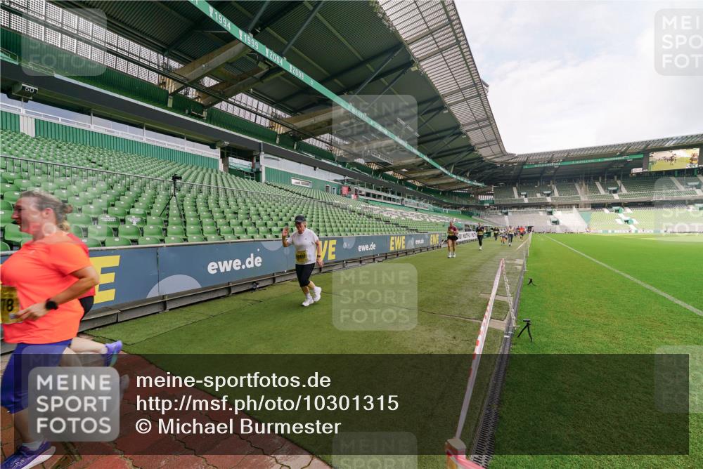 13.09.2026 - 21. swb-Marathon Bremen Michael Burmester http://msf.ph/oto/10301315 13.09.2026 10:44:26 Laufen im Stadion 10002, 10004, 10005, 10176, 10191, 10192, 10271, 10295, 10325, 10335, 10344, 10402, 10459, 10474, 10513, 10568, 10605, 10606, 10629, 10679, 10713, 10756, 10779, 10882, 10899, 10900, 10979, 10997, 10999, 11081, 11217, 11233, 11264, 11274, 11307, 11333, 11337, 11355, 11385, 11408, 11448, 11456, 11461, 11482, 11495, 11629, 11808, 11932, 11943, 12057, 12151, 12224, 12226, 12311, 12321, 12334 meine-sportfotos.de