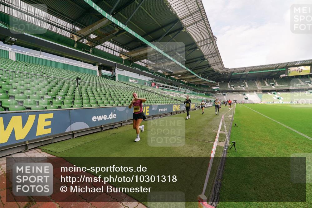 13.09.2026 - 21. swb-Marathon Bremen Michael Burmester http://msf.ph/oto/10301318 13.09.2026 10:44:31 Laufen im Stadion 10002, 10004, 10005, 10176, 10191, 10192, 10194, 10271, 10295, 10325, 10335, 10344, 10402, 10459, 10474, 10513, 10568, 10600, 10605, 10606, 10629, 10679, 10713, 10756, 10779, 10882, 10899, 10900, 10979, 10997, 10999, 11081, 11217, 11233, 11264, 11307, 11333, 11337, 11355, 11385, 11408, 11448, 11456, 11461, 11482, 11495, 11629, 11808, 11932, 11943, 12057, 12089, 12151, 12224, 12226, 12311, 12321, 12334 meine-sportfotos.de