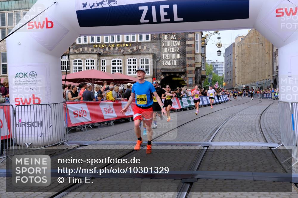 13.09.2026 - 21. swb-Marathon Bremen Tim E. http://msf.ph/oto/10301329 13.09.2026 10:43:23 Ziel 10336, 10988, 11042, 11143, 11265, 11442, 11632, 12053, 12469, 13523 meine-sportfotos.de