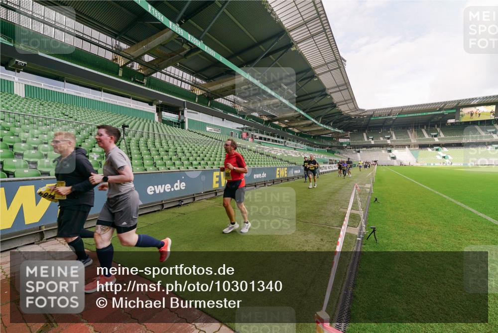 13.09.2026 - 21. swb-Marathon Bremen Michael Burmester http://msf.ph/oto/10301340 13.09.2026 10:44:41 Laufen im Stadion 10004, 10005, 10137, 10176, 10191, 10192, 10194, 10202, 10271, 10295, 10325, 10335, 10344, 10402, 10430, 10459, 10513, 10524, 10568, 10600, 10605, 10606, 10629, 10679, 10713, 10756, 10779, 10882, 10899, 10900, 10979, 10997, 10999, 11081, 11200, 11217, 11233, 11264, 11307, 11333, 11337, 11355, 11385, 11408, 11448, 11456, 11461, 11482, 11495, 11629, 11808, 11932, 11943, 12057, 12089, 12151, 12153, 12224, 12226, 12311, 12321, 12334, 12539 meine-sportfotos.de
