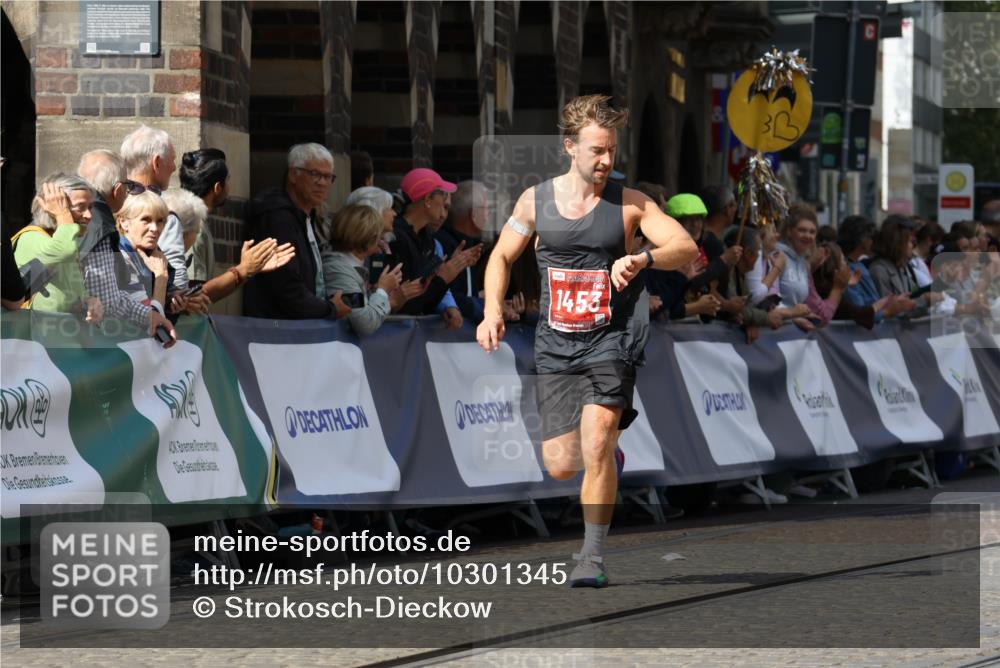 13.09.2026 - 21. swb-Marathon Bremen Strokosch-Dieckow http://msf.ph/oto/10301345 13.09.2026 12:51:31 Ziel 858, 1453, 1639, 1126 meine-sportfotos.de