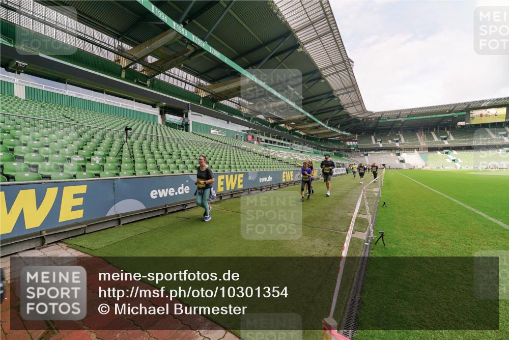 13.09.2026 - 21. swb-Marathon Bremen Michael Burmester http://msf.ph/oto/10301354 13.09.2026 10:44:47 Laufen im Stadion 10004, 10005, 10137, 10176, 10191, 10192, 10194, 10202, 10242, 10271, 10295, 10325, 10335, 10344, 10402, 10430, 10459, 10513, 10524, 10568, 10600, 10605, 10606, 10629, 10679, 10713, 10756, 10779, 10882, 10899, 10900, 10979, 10997, 10999, 11081, 11200, 11217, 11233, 11264, 11307, 11333, 11337, 11355, 11385, 11408, 11448, 11456, 11461, 11482, 11495, 11629, 11808, 11932, 11943, 12057, 12089, 12151, 12153, 12224, 12226, 12311, 12321, 12334, 12539 meine-sportfotos.de