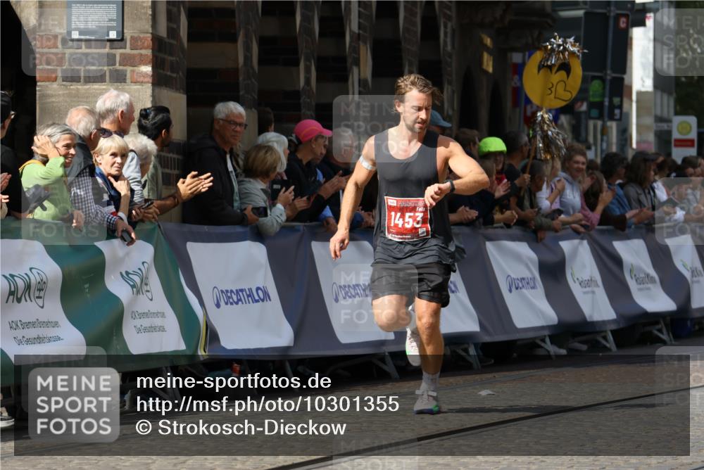 13.09.2026 - 21. swb-Marathon Bremen Strokosch-Dieckow http://msf.ph/oto/10301355 13.09.2026 12:51:32 Ziel 858, 1453, 13033, 1126 meine-sportfotos.de