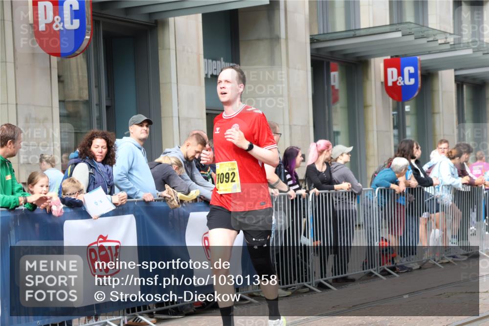 13.09.2026 - 21. swb-Marathon Bremen Strokosch-Dieckow http://msf.ph/oto/10301358 13.09.2026 10:49:29 Ziel 10508, 10593, 10709, 10966, 11005, 11007, 11035, 11183, 11717, 12380, 10294, 10514, 10655, 10739, 10835, 10846, 10910, 11092, 11191, 11316, 11567, 11621, 11635, 11896, 11984, 12132, 12149, 12376, 12450, 12529, 13577 meine-sportfotos.de