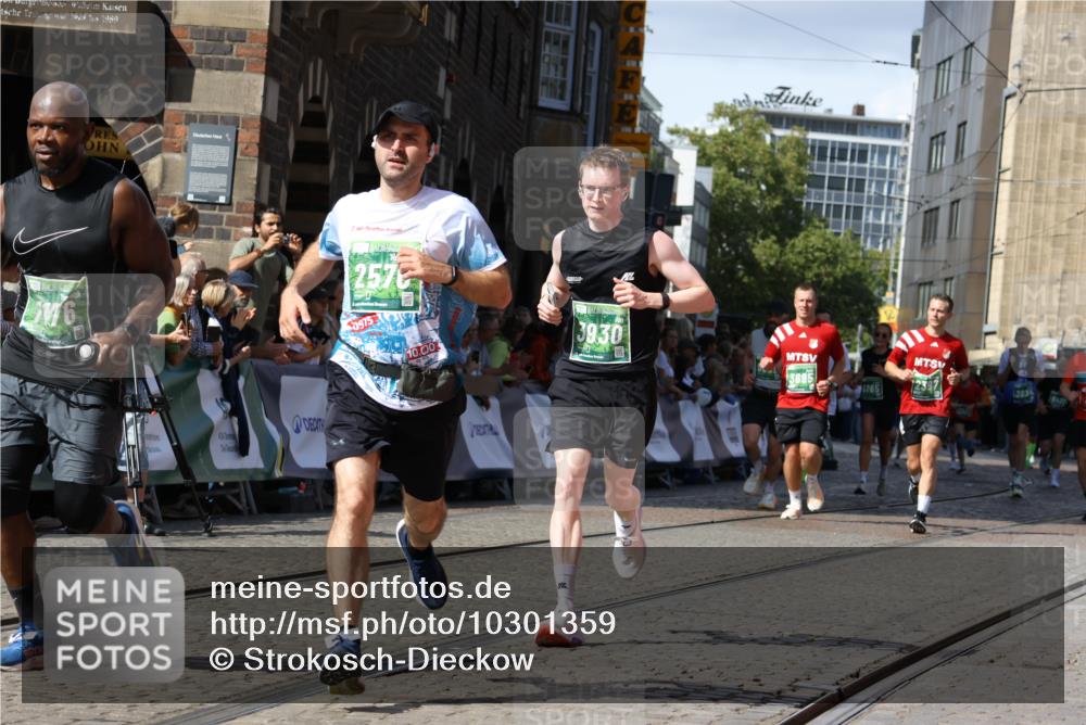 13.09.2026 - 21. swb-Marathon Bremen Strokosch-Dieckow http://msf.ph/oto/10301359 13.09.2026 13:21:36 Ziel 226, 2979, 3202, 3450, 3534, 4234, 4362, 4445, 4484, 4519, 4734, 6357, 6862, 8323, 8408, 8791, 9267, 9268, 9514, 9900, 572, 1254, 2088, 2397, 3290, 3695, 3930, 3934, 4735, 6865, 6976, 7098, 7176, 8947, 9059, 9421, 10120 meine-sportfotos.de