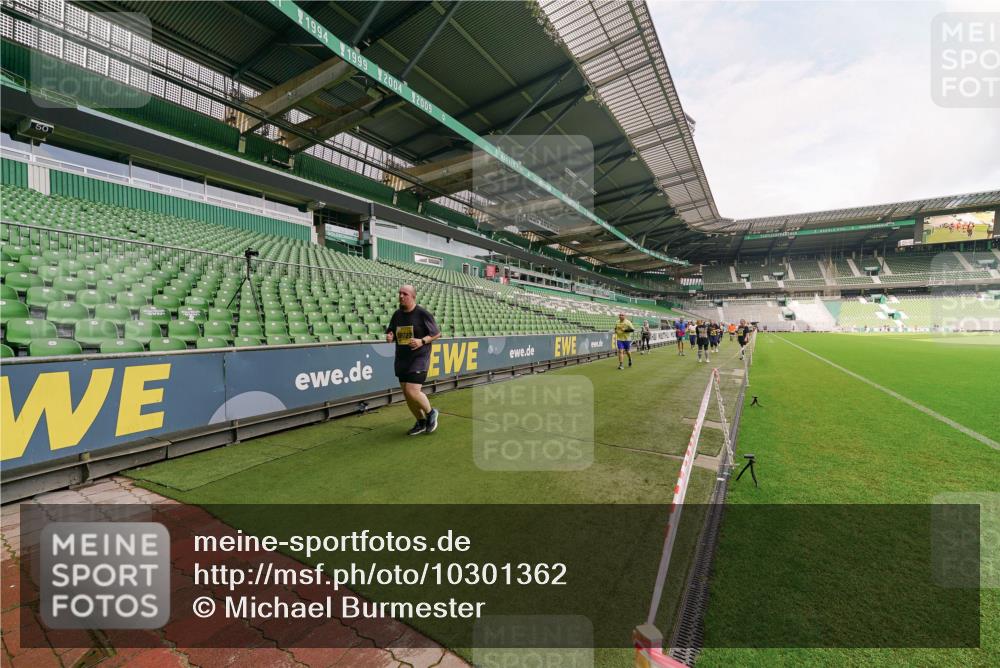 13.09.2026 - 21. swb-Marathon Bremen Michael Burmester http://msf.ph/oto/10301362 13.09.2026 10:44:52 Laufen im Stadion 10137, 10176, 10191, 10192, 10194, 10202, 10242, 10271, 10295, 10325, 10335, 10344, 10402, 10430, 10459, 10513, 10524, 10568, 10600, 10605, 10606, 10629, 10651, 10679, 10713, 10756, 10779, 10882, 10899, 10900, 10979, 10997, 10999, 11081, 11200, 11217, 11233, 11264, 11307, 11333, 11337, 11355, 11385, 11408, 11448, 11456, 11461, 11482, 11495, 11629, 11808, 11932, 11943, 12057, 12089, 12151, 12153, 12177, 12178, 12224, 12226, 12311, 12321, 12334, 12539, 10148 meine-sportfotos.de