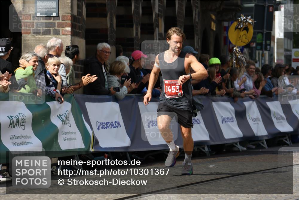 13.09.2026 - 21. swb-Marathon Bremen Strokosch-Dieckow http://msf.ph/oto/10301367 13.09.2026 12:51:32 Ziel 858, 1453, 13033, 1126 meine-sportfotos.de